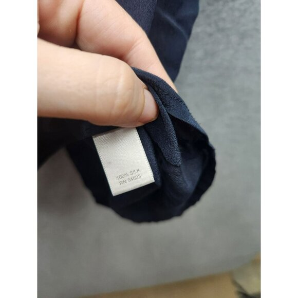 Banana Republic Navy 100% Silk Sleeveless Blouse Size 6 - Picture 3 of 5